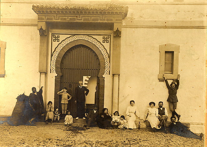 Foto en el faro de Cabo Espartel. En el Centro Joseph R. Gumpert (1910)
